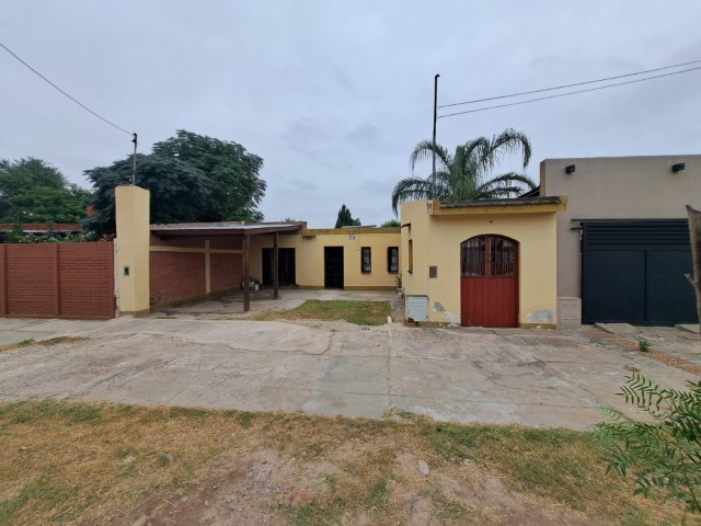 Vta Casa. Muy buena ubicacion! Sobre calle Santa Fe a 150mts de calle Suarez
