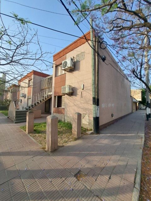 Vta. Departamento. 2 Dormitorios. A solo 8 cuadras de Plaza Libertad. Santa Fe esq. San Martin