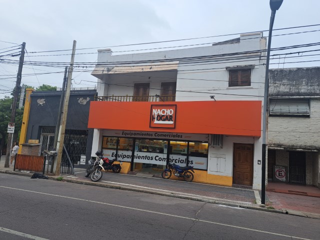 ¡Alq. Salón en excelente ubicación!- Rivadavia casi Avda. Moreno