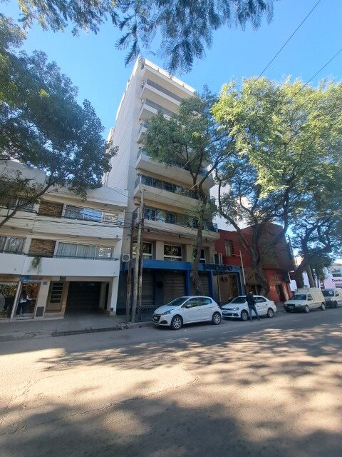 ¡Vta. Impecable Depto en muy buena ubicación!. 3 dormitorios. Mitre al 500. ¡A metros de Avda. Roca!