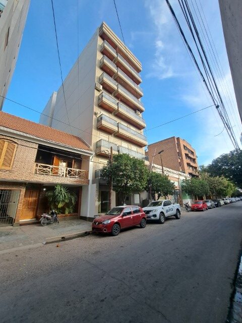 Alq. Depto. 1 Dormitorio + Escritorio con Amenities – Zona Céntrica – Mitre al 300