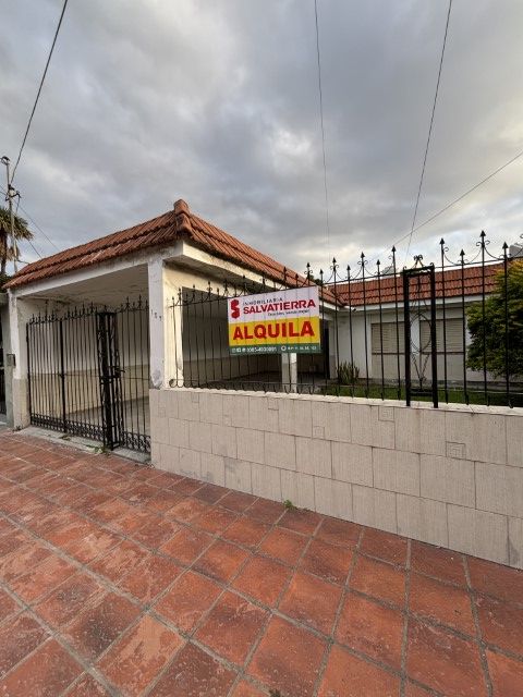 ¡Alq. Casa 3 Dormitorios – B° Cabildo – Delibano Chazarreta al 100!