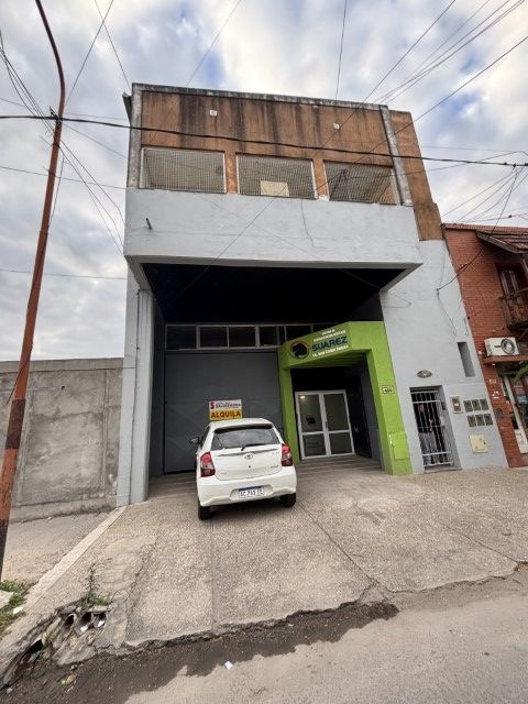 ¡Alq. Hermoso Galpón con Oficinas! – Congreso al 400