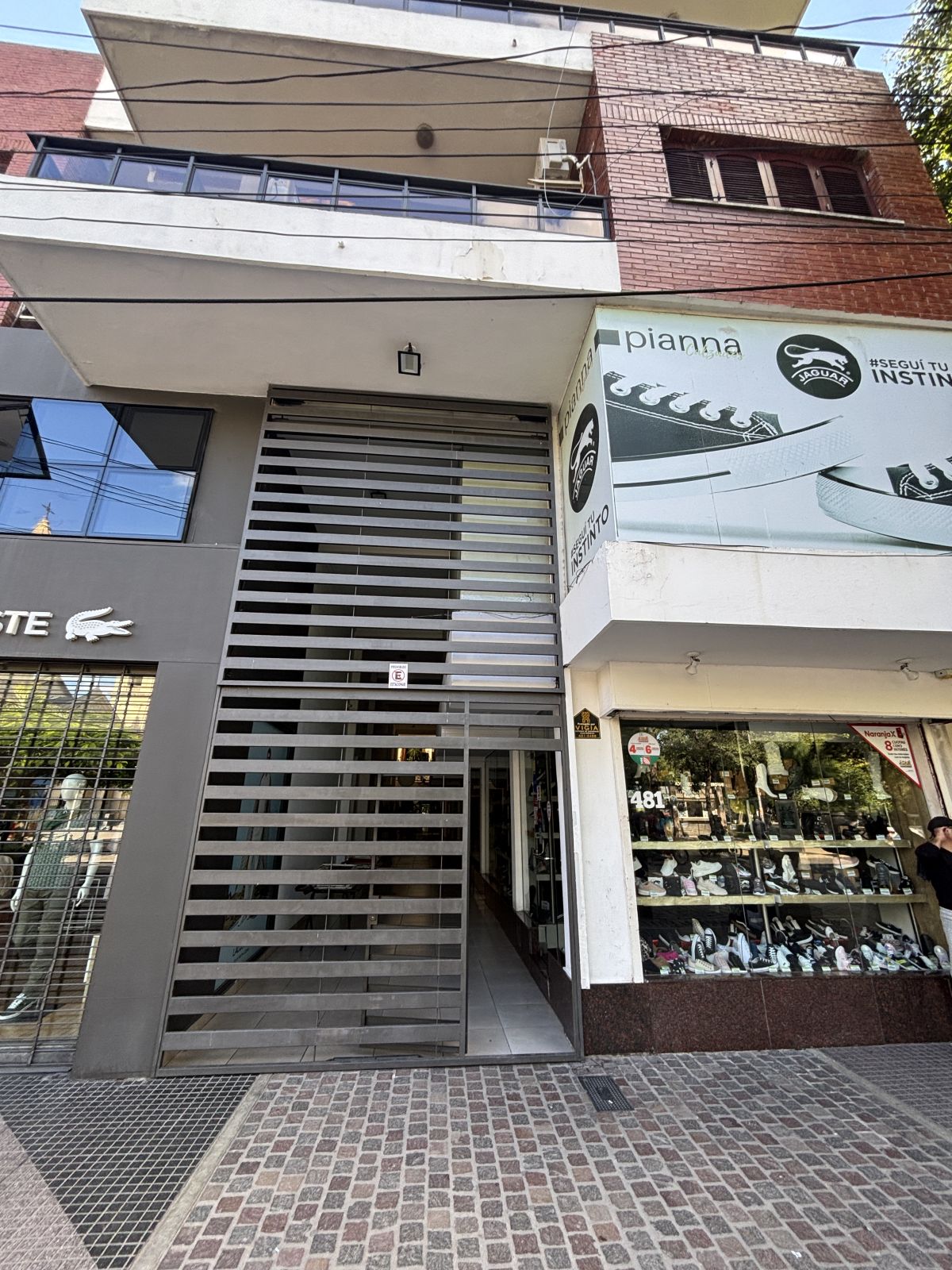 ¡Alq. Locales Comerciales en Galería Frente a Plaza Libertad! - Libertad al 400